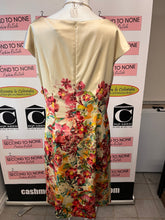 Charger l'image dans la galerie, Joseph Ribkoff Satin Floral Dress (Size 14)
