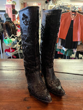 Cargar imagen en el visor de la galería, Black Leather Ribbon Heeled Boots (Size 7/EU 38)
