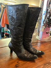 Cargar imagen en el visor de la galería, Black Leather Ribbon Heeled Boots (Size 7/EU 38)
