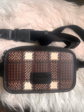 Cargar imagen en el visor de la galería, Authentic Coach Wyatt Belt Bag with Plaid Print
