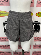 Charger l'image dans la galerie, Lululemon Grey Marl Running Shorts (Size 2)

