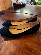 Load image into Gallery viewer, Naturalizer Flats (Size 9)
