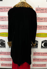 Charger l&#39;image dans la galerie, Velvet Coat With Faux Fur Animal Trim (Size S)
