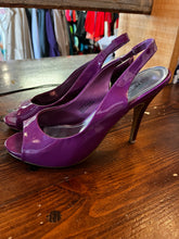 Load image into Gallery viewer, Purple Pumps (Size 8)
