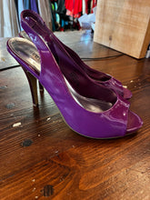 Load image into Gallery viewer, Purple Pumps (Size 8)
