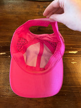 Charger l'image dans la galerie, Pink Vented Golf Hat
