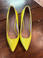 Load image into Gallery viewer, Neon Yellow Aldo Pumps (Size 8)
