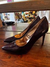 Load image into Gallery viewer, Burgundy Faux Snakeskin Heels (Size 8)
