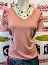 Load image into Gallery viewer, 3-D Floral Tee (Size M)
