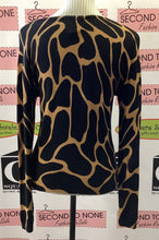 Load image into Gallery viewer, Giraffe Print Top (M)
