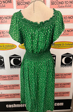 Charger l'image dans la galerie, Green Smocked Dress (Size XL)
