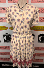 Charger l'image dans la galerie, NWT “Cracker Barrel” Floral Cream Dress (Size L)
