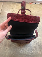 Cargar imagen en el visor de la galería, Nine West Maroon Crossbody Purse
