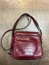 Cargar imagen en el visor de la galería, Nine West Maroon Crossbody Purse
