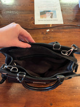 Cargar imagen en el visor de la galería, Jones New York Black Purse
