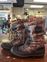 Charger l'image dans la galerie, Coach Signature Monogram ‘Shaine’ Winter Boots (Size 9)
