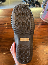 Charger l'image dans la galerie, Coach Signature Monogram ‘Shaine’ Winter Boots (Size 9)
