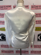Load image into Gallery viewer, Vintage Chic Petites Lace and Pearl Embellished Top (Size 10)
