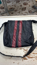Charger l'image dans la galerie, Genuine Leather Two Toned Messenger Bag
