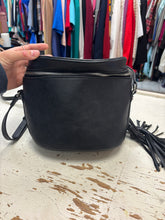 Cargar imagen en el visor de la galería, Lily &amp; Ivy Synthetic Leather Bucket Bag
