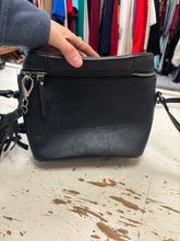 Cargar imagen en el visor de la galería, Lily &amp; Ivy Synthetic Leather Bucket Bag
