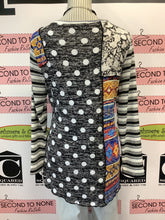 Load image into Gallery viewer, NWT Variations Blocked Pattern Top (Size M)
