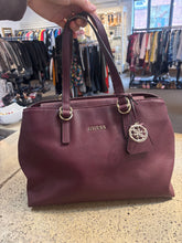 Cargar imagen en el visor de la galería, GUESS Cami Girlfriend Satchel Handbag
