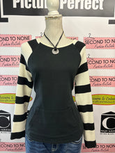 Load image into Gallery viewer, Liz Claiborne Black &amp; White Striped Crewneck (Size S/M)
