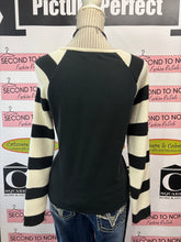 Load image into Gallery viewer, Liz Claiborne Black &amp; White Striped Crewneck (Size S/M)
