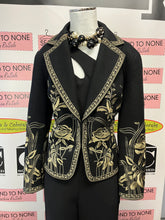 Cargar imagen en el visor de la galería, Black &amp; Gold Embroidered Rose Jacket (Size S/M)

