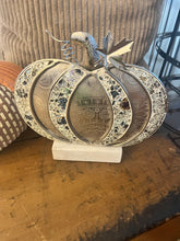 Cargar imagen en el visor de la galería, Unique Sparkly Metal Pumpkin Decor
