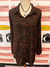 Charger l'image dans la galerie, Pennington's Black &amp; Red Print Tunic (Size 1X)
