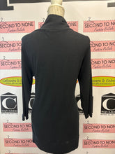 Cargar imagen en el visor de la galería, Red Coral Deep V Twist Black Top (Size M)
