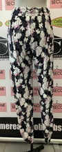 Load image into Gallery viewer, Floral Flow Pants (M)
