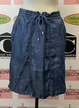 Load image into Gallery viewer, Shiny Denim Look Skirt (M)

