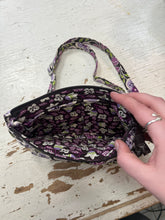 Cargar imagen en el visor de la galería, Vera Bradley Purple Floral Quilted Crossbody
