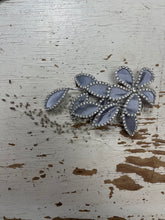 Charger l'image dans la galerie, Blingy Grey Floral Fascinator

