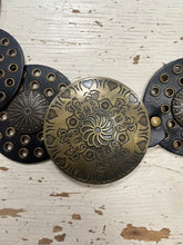 Cargar imagen en el visor de la galería, Adjustable Medallion Grommet Belt (Size S)
