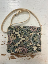 Cargar imagen en el visor de la galería, Vintage Embroidered Crossbody Purse
