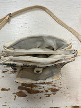 Cargar imagen en el visor de la galería, Vintage Embroidered Crossbody Purse

