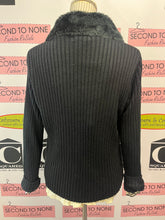 Load image into Gallery viewer, Black Cropped Fuzzy Jacket (Size L)

