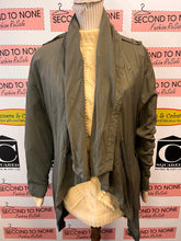 Cargar imagen en el visor de la galería, Olive Green Draped Front Jacket (Size S)
