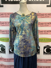 Load image into Gallery viewer, Alia Petite Gold Leaf Long Sleeve (Size Petite L)
