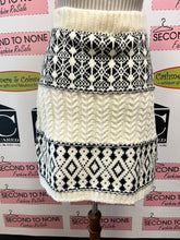 Cargar imagen en el visor de la galería, Chunky Knit Skirt (Size L)
