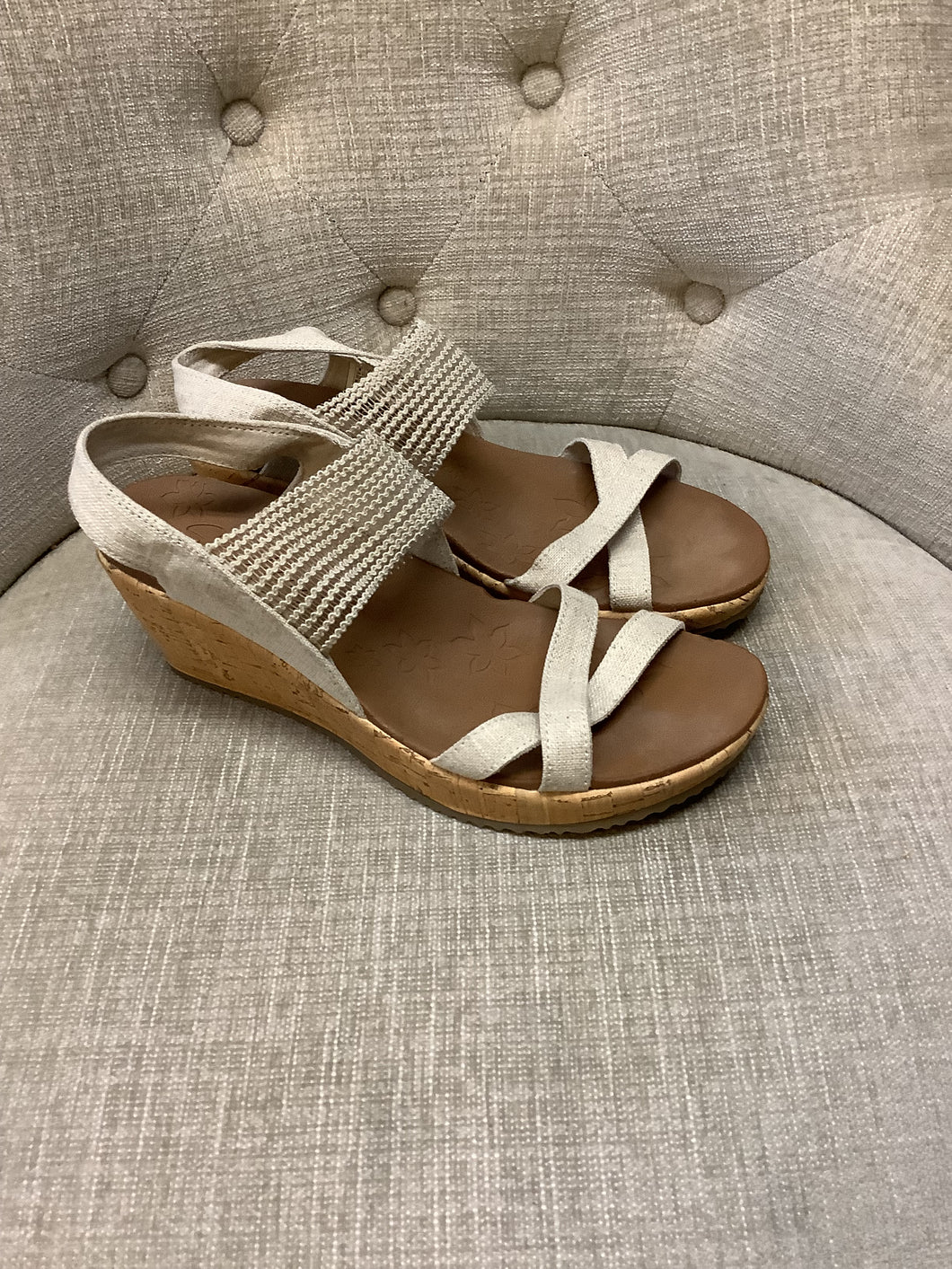 Skechers Luxe Foam Sandals (Size 8)