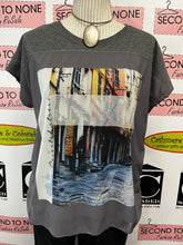 Charger l'image dans la galerie, Funky City Street Elevated Graphic Tee (Size L)
