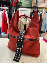 Load image into Gallery viewer, Simons Rust Canvas Bucket Bag
