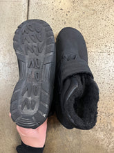 Load image into Gallery viewer, Clinic Extra Black Winter Boots (Size 9W)
