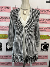 Cargar imagen en el visor de la galería, Chico’s B&amp;W Knit Fringe Sweater (Size L)
