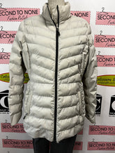 Load image into Gallery viewer, Light Grey Puffer Jacket (Size L)
